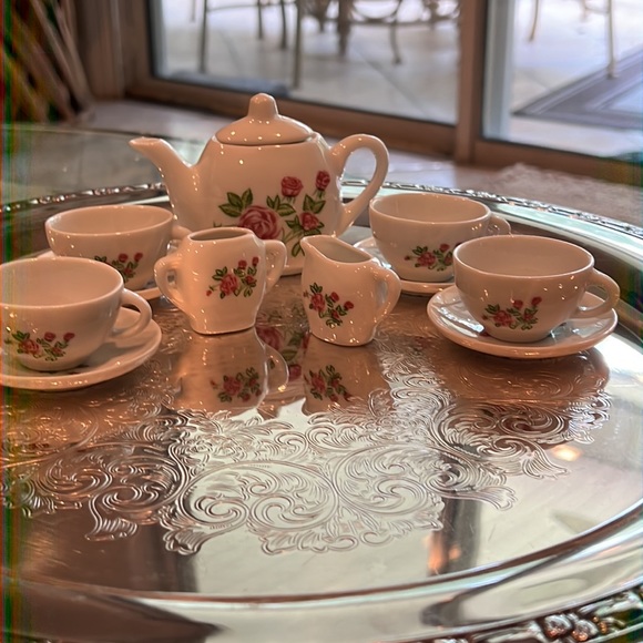 NEW Vtg Miniature Porcelain Tea Set; teapot, sugar & creamer, 4 cups & saucers. - Picture 11 of 14